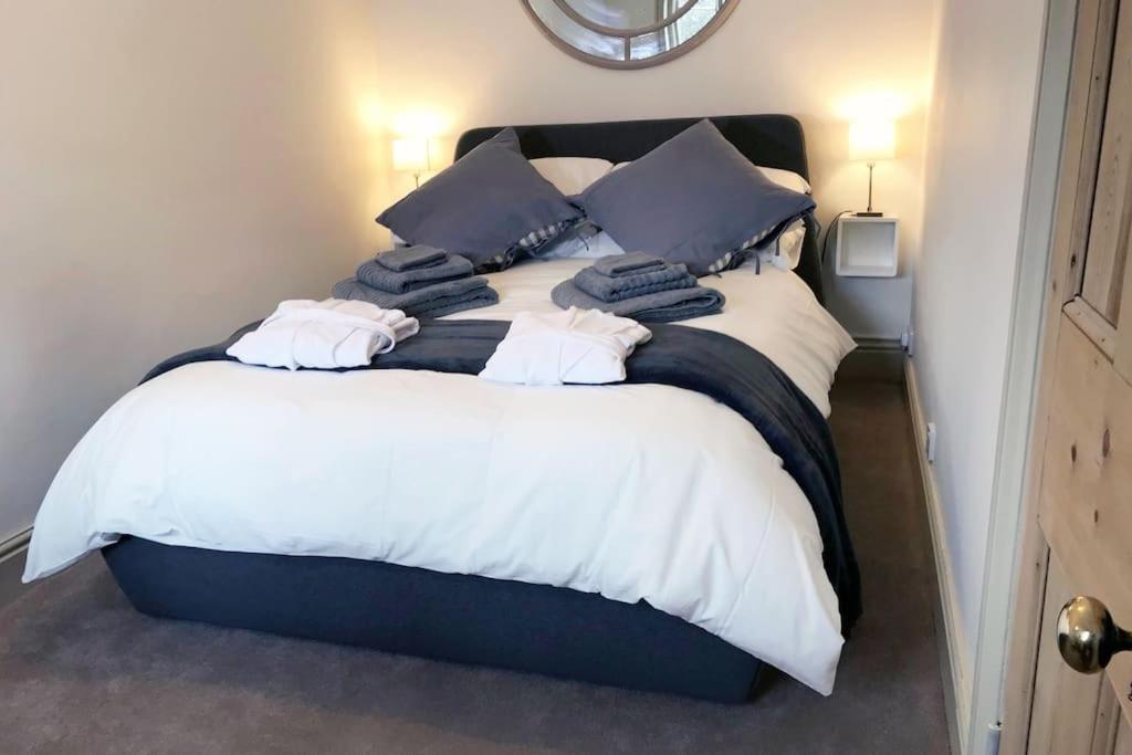 Grade II Townhouse, Ledbury Villa Екстериор снимка
