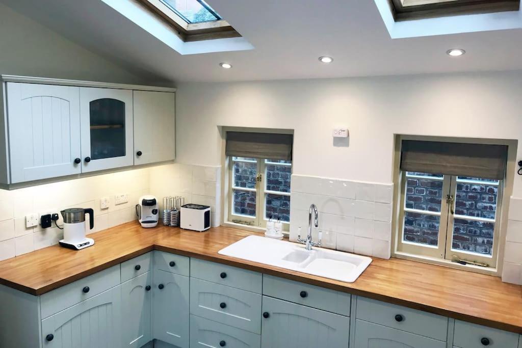 Grade II Townhouse, Ledbury Villa Екстериор снимка